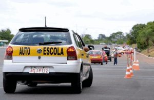 Governo quer acabar com a obrigatoriedade de aulas em autoescolas para tirar a CNH