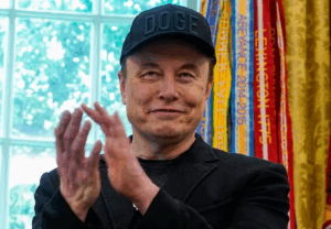 Elon Musk compra US$ 1 bilhão em ações da Tesla e ações sobem 8%