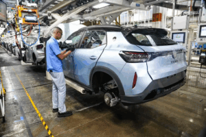Juros altos e fim do acordo comercial com a Colômbia pesam e produção de carros cai em setembro, diz Anfavea
