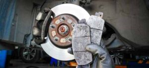 Situações que podem acelerar o desgaste das pastilhas de freio do veículo