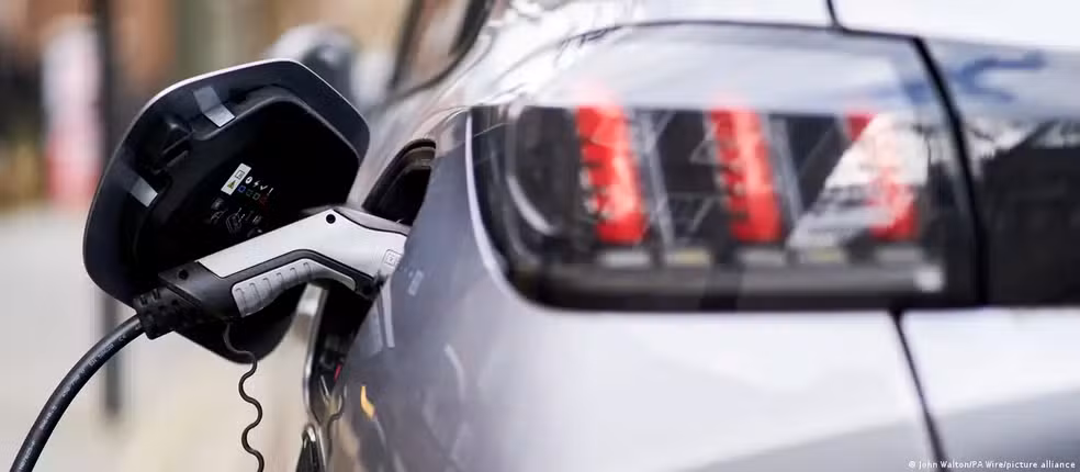 Incêndios, mineração e poluição: as críticas às baterias dos carros elétricos fazem sentido?